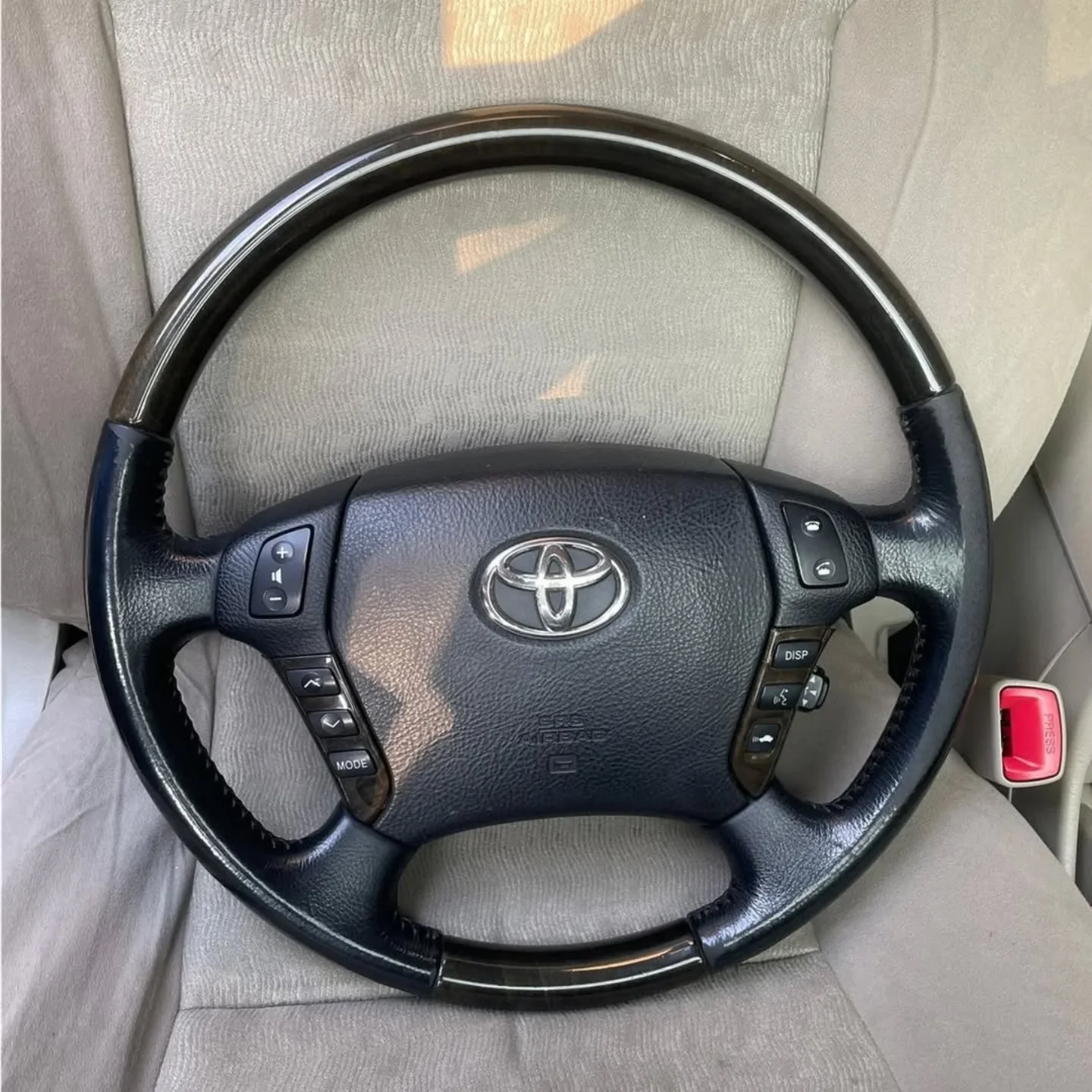 Steering Wheel Toyota Crown thumbnail 2